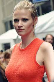 Official profile of dutch fashion model lara stone born in geldrop, netherlands, including biography, photos, fmdcard, sed card, lookbook, portfolio, videos, agencies, magazine covers, advertisements. Lara Stone Wikipedia