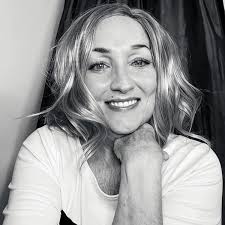 Amazon.com: Rise with Us: Silence the Limiting Beliefs & Create Unshakable  Confidence (The Rising Sisterhood Book 2) eBook : Edge, Amy: Kindle Store