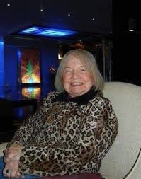 ولدت الراحلة شادية في 8 فبراير 1931 وقدمت خلال مسيرتها الفنيّة التي قاربت 40 عاماً، وحوالي 112 فيلماً. Ù…ÙˆÙ‚Ø¹ Ø®Ø¨Ø±Ù†ÙŠ ÙˆÙØ§Ø© Ø£Ø®Øª Ø§Ù„ÙÙ†Ø§Ù†Ø© Ø´Ø§Ø¯ÙŠØ© ÙÙŠ Ø£Ù…Ø±ÙŠÙƒØ§