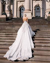 Harper S Bazaar Australia Bazaaraustralia Photos Et Videos Instagram Wedding Dresses Wedding Gowns Bride