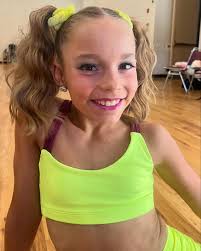 🤎NOVEMBER'S DANCER OF MONTH🤎 Congratulations to all these amazing  dancers! Younger Rec: Briar Bybee Older Rec: Annie Shorts Comp: Lily  Christensen Elite: Ellee Neal Premier: Reese Kane