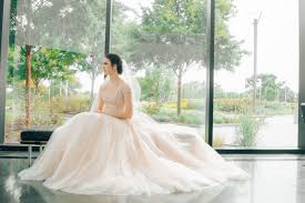 Off White Wedding Dress In 2020 Off White Wedding Dresses White Wedding Dresses Wedding Dresses
