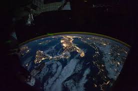 Voir plus d'idées sur le thème terre, espace la terre comme la voient les satellites (diaporama). Photo L Italie Depuis L Espace