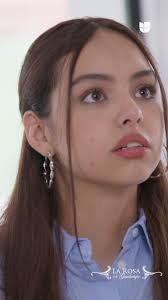 ¿Tú serías fan de la relación de alguien? 🤔 Juli no lo haría. 👀  #LaRosaDeGuadalupe de lunes a viernes a las 7p/8c por Univision., ¡No te la  pierdas! #TVContent #FanDeSuRelación #novios #pareja