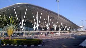 I looked up at the august and colonnaded architecture of the itc windsor hotel and breathed in the aura of the british regency charm that blended intimately with quiet and elegant opulence. Karnataka Wants To Rename 5 Airports After Local Historical Heroes Asks For Suggestions