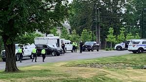 Friday in the area of carling avenue and pinecrest road in ottawa's west end. Mjfxhwy6bxvvam