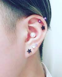 れみおはinstagramを利用しています 今ピアス10個空いてるけど 開けたいとこも開け直したいとこもまだまだある 気が遠くなる ピアス ピアス好きな人と繋がりたい ピアス好き ピアス女子 インナーコンク インダストリアル ear tattoo behind ear tattoo