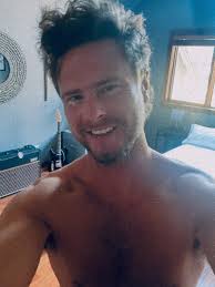 Snap of me pitching my podcast to Roger from Less than Jake 😂! He was so  cool and nice and said he'd be down! But I didn't really realize I was  supposed