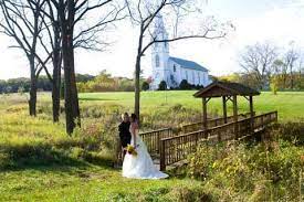 Find Places In Jo Daviess County To Have The Perfect Getaway Wedding Including Eagle Ridge Resort Illinois Wedding Venues Iowa Wedding Venues Getaway Wedding