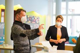 Ein covid schnelltest ist kostenfrei die woche für bürgerinnen und bürger. Corona Schnelltests Tragen Zu Sicheren Offnungsperspektiven Bei Bmfsfj