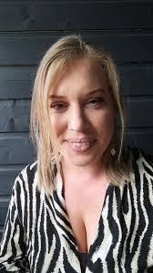 Dee Dalton's Instagram, Twitter & Facebook