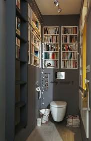 Une décoration de toilettes cosmique très science fiction. Une Deco De Wc Peints En Gris Avec Niches Bibliotheque Relooking Toilettes Relooker Toilettes Idee Toilettes