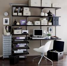 Sekaligus bisa beristirahat dengan mudah karena letaknya yang tidak jauh dari tempat tidur. Gambar Contoh Desain Kantor Minimalis Shreenad Home