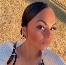 Profile for Vivian Gourdin