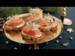 Recette Facile De Toast De Saumon Fume Au Beurre D Herbes Pamplemousse Et Graines Germees Youtube