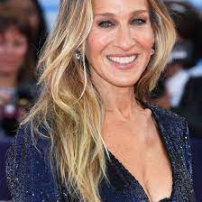 Wear it like a crown with a braid and bun or wear it like a veil by keeping them down. 25 Stylish Hairstyles For Oblong Face Shapes