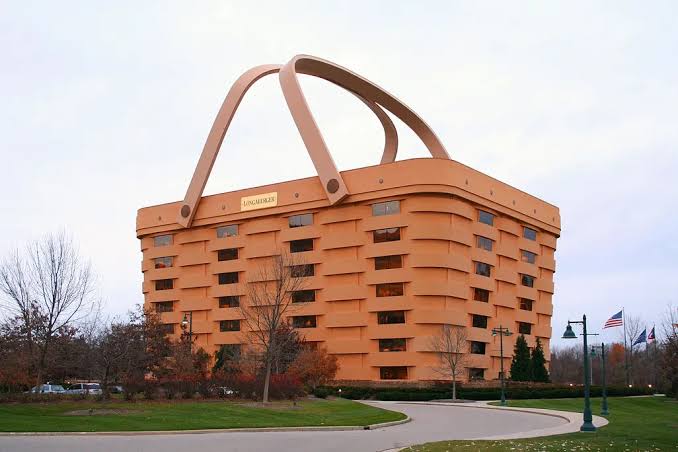 This Giant, Seven-Story Picnic Basket, Once Home to an Iconic American Brand, Could Be Yours for $8.5 Million
