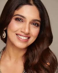 Loveliness grace beauty Divinity all becomes one in a graceful gesture!