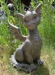 Das integrieren von gartendeko figuren lässt den modernen garten vor reiz strahlen. Xxl Gartendrache Sitzend Drache Figur Garten Kaufland De