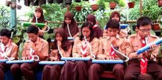 Adapun contoh alat musik dari ansambel campuran ini misalnya terdiri dari pianika, gitar, recorder, dan maracas. Musik Ansambel Pengertian Dan Jenis Jenis Musik Ansambel