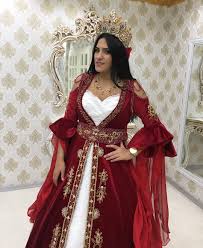 Kaftan Panosundaki Pin