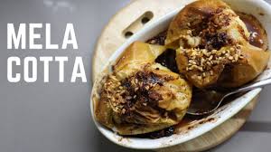 Le mele cotte al microonde sono un dolce facile e veloce, che servito anche dopo una cena, sarà sempre gradito, bastano tre minuti per sbucciare le mele e due minuti per cuocerle nel microonde, ma se proprio non avete tempo potete anche prepararle il giorno prima. Mela Cotta La Piu Buona Mai Assaggiata Youtube