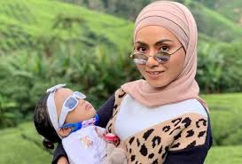 Fizo omar sepertinya sudah move on dari bekas istrinya, mawar abdul. Anak Bekas Isteri Fizo Omar Positif Covid 19 Astro Awani