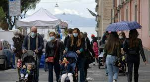 Coprifuoco e divieto spostamenti tra province. Coprifuoco Campania De Luca Chiusure Da Venerdi Alle 23 Le Scuole Elementari Riaprono
