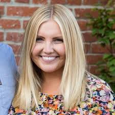 Dani Barnard's Instagram, Twitter & Facebook