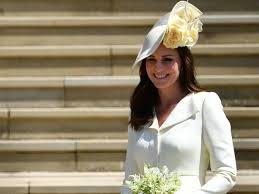 So sieht kate middletons zweites hochzeitskleid aus. Kate Middleton Trug Ein Vertrautes Outfit Fur Die Konigliche Hochzeit