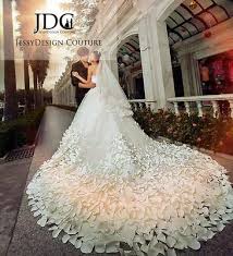 Das hochzeitskleid mit der spektakulären lange schleppe von diana, prinzessin von wales, ist in der ausstellung royal style in the making zu sehen, die ab 03. Prinzessin Brautkleid Hochzeitskleid Mit Blumen Lange Schleppe Weiss Ivory Ebay