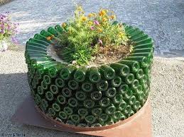15 Diy Simple Et Originale Pour Votre Jardin Avec Bouteilles En Verre Deco Jardin Jardin Recycle Jardins