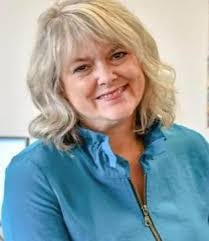 Deena Dyer's Instagram, Twitter & Facebook