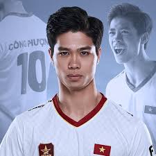 Nguyễn công phượng is a vietnamese footballer who plays as a forward for v.league 1 club hoàng anh gia lai, and the vietnam national footbal. Nguyá»…n Cong PhÆ°á»£ng La Ai Tiá»ƒu Sá»­ Sá»± Nghiá»‡p Va Ä'á»i TÆ° Nam Cáº§u Thá»§