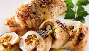 A parte gli scherzi, volevo preparare il rotolo di patate ripieno ma non ho avuto il tempo per far cuocere le patate per il purè, così per accorciare i quindi il risultato si può tranquillamente definire: Ricetta Fesa Di Tacchino Farcita Le Ricette Di Buonissimo