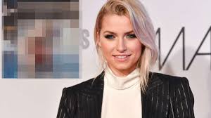 Paula dalla corte was named the winner of the season on december 20, 2020 and samu haber & rea garvey became the third duo coach to win the voice of germany Lena Gercke Model Shares Pool Photo On Instagram Fans Don T Believe Eyes World Today News