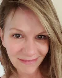 Julie Lesko's Instagram, Twitter & Facebook