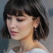 Capelli a caschetto, i look più belli. Capelli Corti Con Frangia Look Di Tendenza Archzine It