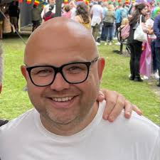 Gavin 🇬🇧🏳️‍🌈🌆🏘📱🏖 (@GavB1977)