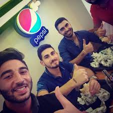 اليوم يوم اخو شورما. لانّو اليوم اول نهار فجعنة شاورما edition. نخَعوا  شاورما اد ما فيكن مع بيبسي ببلاش بكل بس ب ١١٥٠٠ل ل