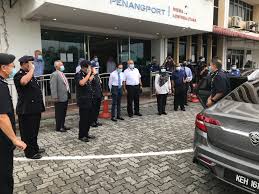 Ahli parlimen bukit mertajam, steven sim chee keong membidas kerajaan persekutuan dan suruhanjaya pelabuhan pulau pinang (sppp) kerana gagal mengesan sebuah kapal dari iran yang memasuki perairan negeri itu secara haram. Suruhanjaya Pelabuhan Pulau Pinang Lawatan Kerja Ketua Polis Negeri Pulau Pinang Ke Pelabuhan Pulau Pinang