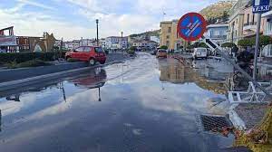 Σεισμός μεγέθους 4,4 βαθμών της κλίμακας ρίχτερ, σύμφωνα με την αναθεωρημένη λύση του γεωδυναμικού ινστιτούτου, σημειώθηκε στις 18:38 μ.μ. Seismos Samos Shmeiw8hke Kai Tetarto Tsoynami Cnn Gr