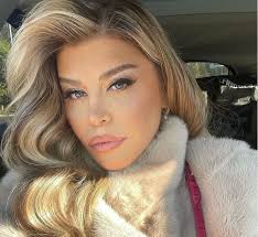 Loredana groza este una dintre cele mai iubite şi mai apreciate artiste din industria muzicală autohtonă. Loredana Groza Aparitie De Mii De Like Uri Pe Instagram Ce Tinuta Le A Atras Atentia Fanilor