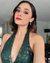 Ruth Bustos's Instagram, Twitter & Facebook