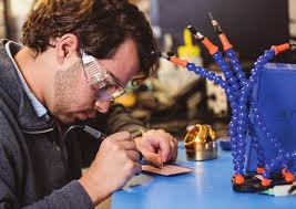 ALUMNI WEEKLYJUNE 2025 ALUMNI WEEKLY