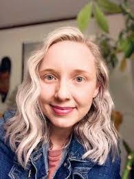 Melissa Kneeland's Instagram, Twitter & Facebook