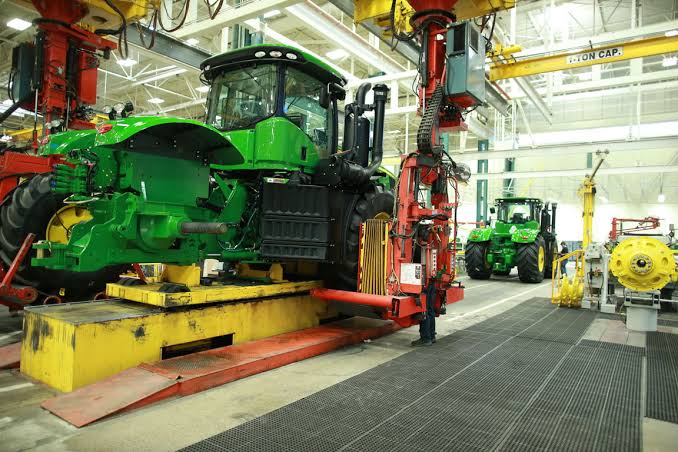 How John Deere Waterloo Works Assembles Its Largest Tractors | MachineFinder