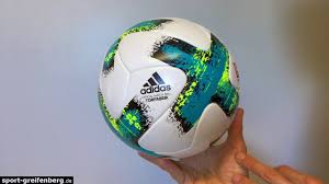 Spielzeit der höchsten deutschen spielklasse im fußball der männer. Adidas Torfabrik 2017 2018 Omb Bundesliga Ball Youtube