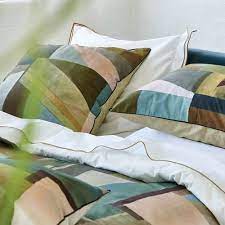 Les housses de couette faites de satin de coton et lyocell sont à la fois douces et agréables au toucher. Housse De Couette Imprimee En Coton Marron 260x240 Alphonse Maisons Du Monde