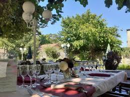Hotel Le Baron Hotel 21 Cours Baron Raverat 38460 Cremieu Adresse Horaire